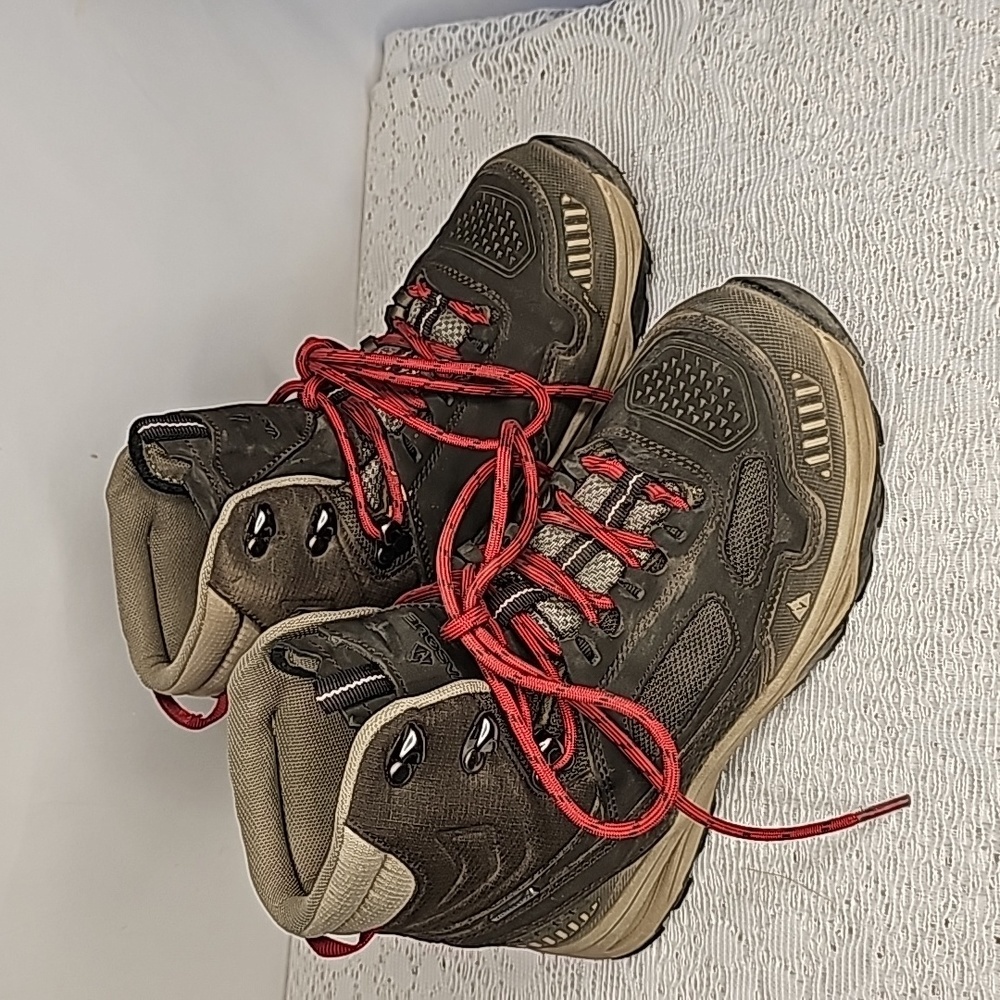 Vasque Breeze AT ultradry waterproof trail hiking rock climbing boots sz 4 youth